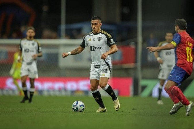 CUELLO - Entrou no intervalo no lugar de Scarpa, para entrar no jogo, somente depois dos 30 minutos, quando buscou o jogo. Mas poderia mistrar mais. NOTA 5,0. Foto: Pedro Souza/Atlético 