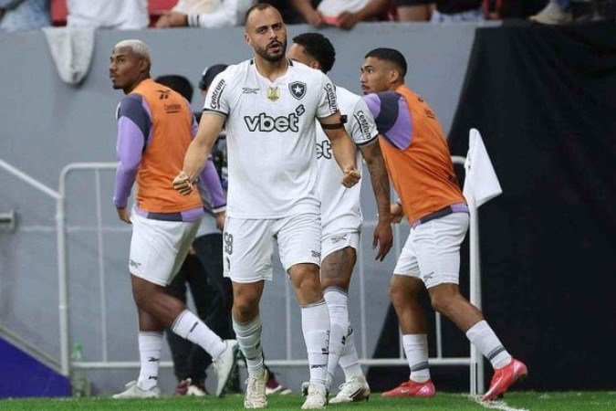 Arthur Cabral desencantou com a camisa do Botafogo em seu primeiro jogo pelo Brasileirão - (crédito: Foto: Vitor Silva/Botafogo.) Arthur Cabral desencantou com a camisa do Botafogo em seu primeiro jogo pelo Brasileirão - (crédito: Foto: Vitor Silva/Botafogo.)