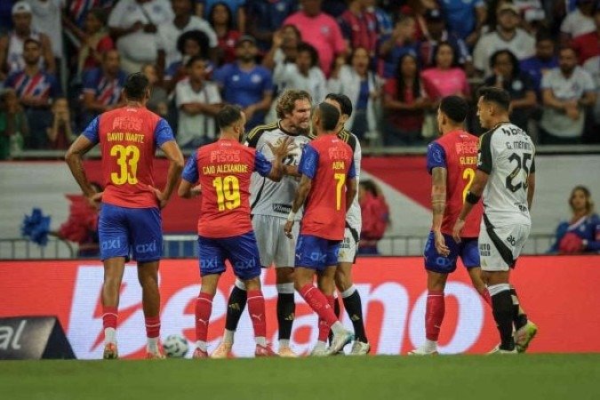 BAHIA – Rogério Ceni montou um time muito bem postado em campo, que dominou a maior parte do jogo e teve cabeça para, após levar um gol antológico aos 45 minutos, manter a postura e buscar a vitória. Entre os destaques, Everton Ribeiro e Juba. E Michel Araújo teve estrela: entrou aos 44 e fez o gol da vitória aos 53. NOTA 7,0. Foto: Pedro Souza / Atlético