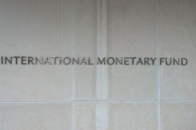 No entanto, menos de quatro anos depois, em 29/1/2025, o país centro-americano retirou do bitcoin o status de moeda oficial. A medida foi consequência de condições impostas pelo FMI (Fundo Monetário Internacional para fazer empréstimo a El Salvador. No pacote de condições do fundo estava reduzir os “riscos do bitcoin”.
- (crédito: Pouyana/Wikimedia Commons) No entanto, menos de quatro anos depois, em 29/1/2025, o país centro-americano retirou do bitcoin o status de moeda oficial. A medida foi consequência de condições impostas pelo FMI (Fundo Monetário Internacional para fazer empréstimo a El Salvador. No pacote de condições do fundo estava reduzir os “riscos do bitcoin”.
- (crédito: Pouyana/Wikimedia Commons)