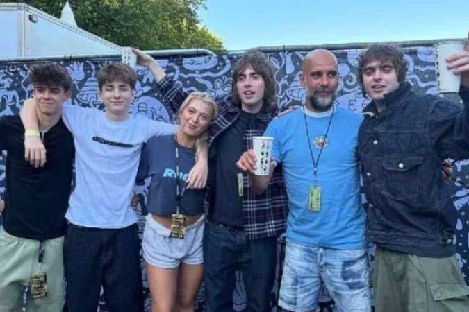 Guardiola curtiu o show do Oasis no Heaton Park, em Manchester -  (crédito: Foto: Reprodução)
