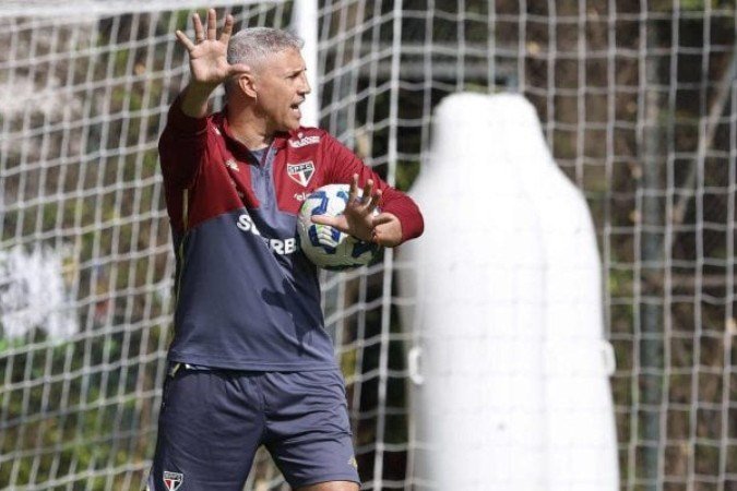 Hernán Crespo escala o São Paulo no 3-6-1 contra o Flamengo -  (crédito: Foto: Rubens Chiri / São Paulo FC)