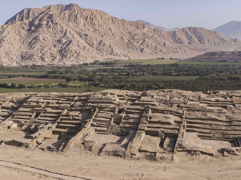  This handout picture released on July 7, 2025, by the Zona Arqueologica Caral shows the citadel of Peñico, located in the province of Huaura, Lima department, Peru. After 8 years of research, it will be opened to the public on July 12, 2025. (Photo by Handout / Zona Arqueologica Caral / AFP) / RESTRICTED TO EDITORIAL USE - MANDATORY CREDIT 'AFP PHOTO /  ZONA ARQUEOLOGICA CARAL / HANDOUT /  ' - NO MARKETING NO ADVERTISING CAMPAIGNS - DISTRIBUTED AS A SERVICE TO CLIENTS
       -  (crédito:  AFP)
