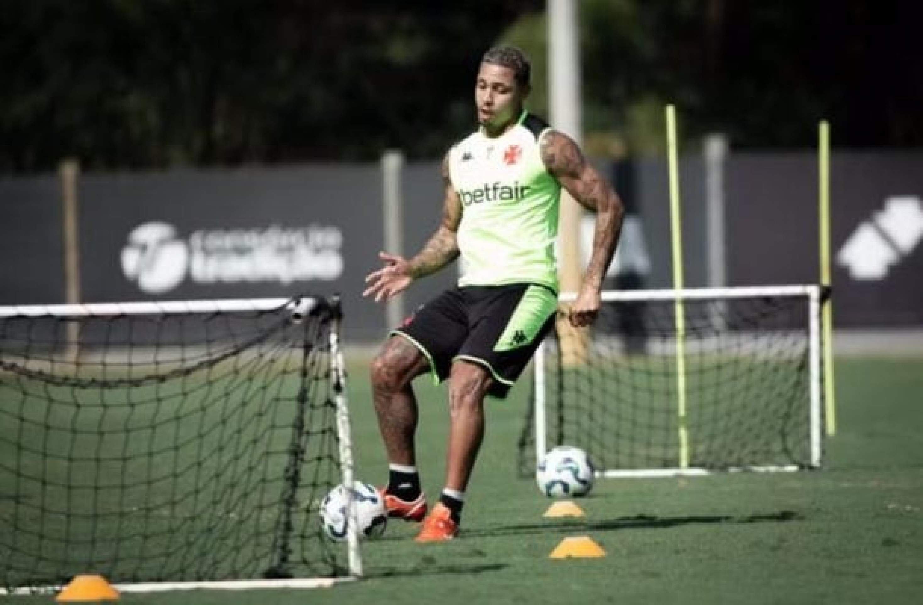 David celebra retorno após lesão e analisa revés do Vasco: ‘Não ficamos com a bola’