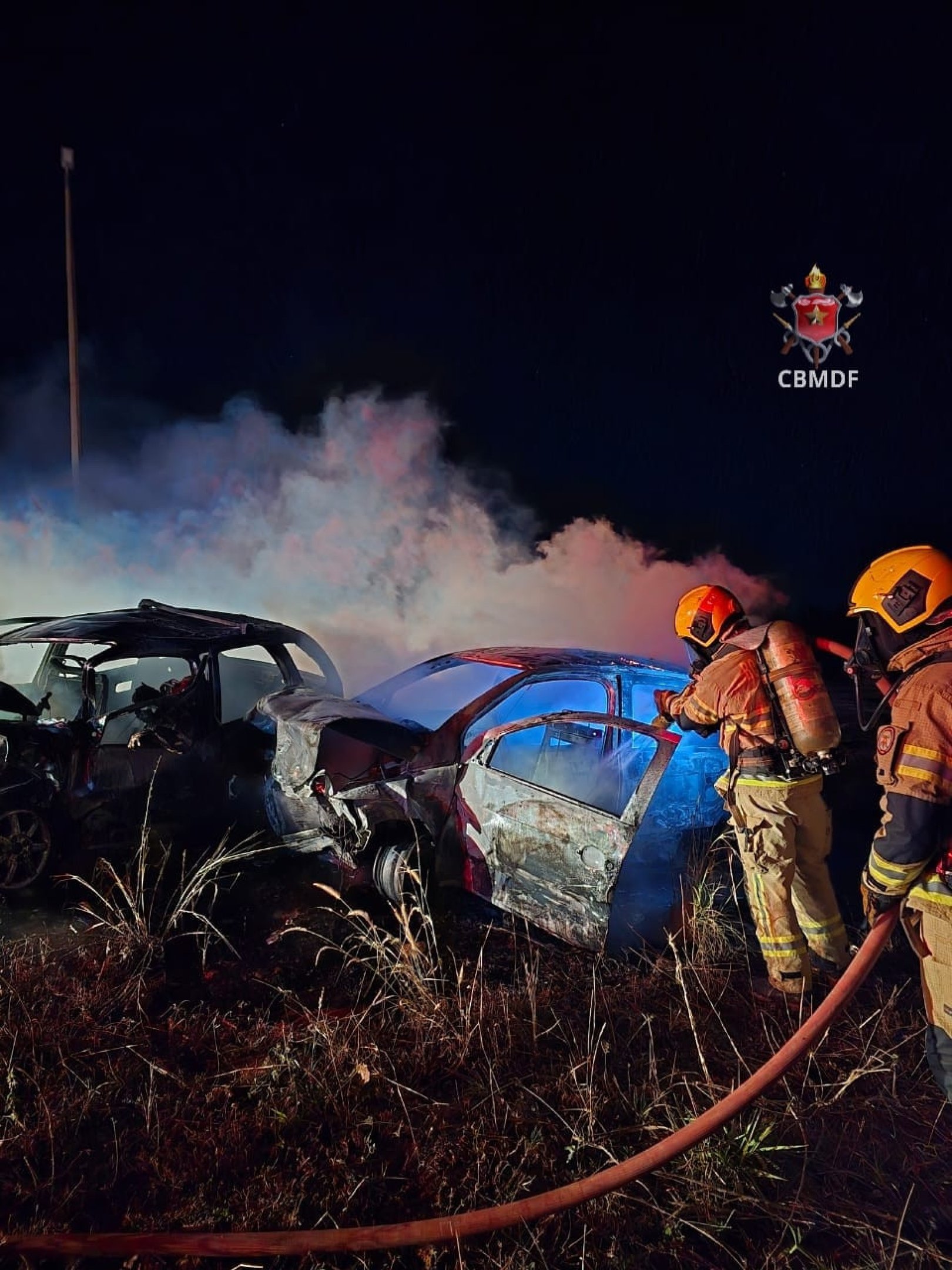 Colisão Seguida de Incêndio Deixa Duas Pessoas Mortas Na Df-180 Em Brazândia