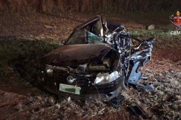 Colisão resultou na morte de um jovem de 25 anos -  (crédito: Divulgação/CBMDF)