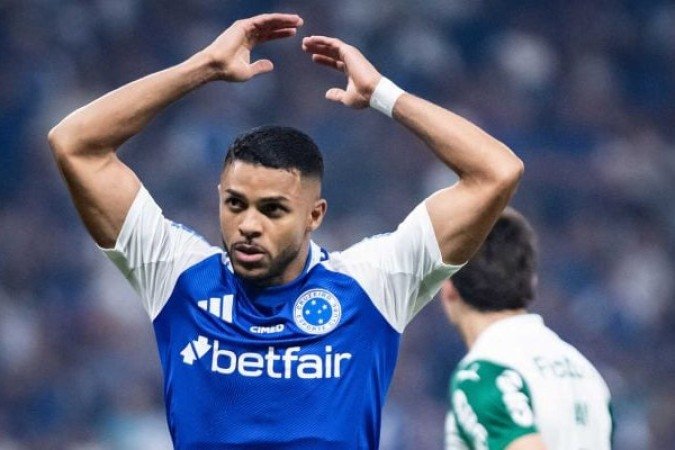 WANDERSON - Teve a sua chance, mas Volpi pegou uma cabeçada certeira. Habilidoso, passou como quis da marcação quando caiu pelos lados. Aberto, criou mais ocasiões. Saiu, no segundo tempo, para a entrada de Marquinhos - NOTA: 7,0 - Foto: Gustavo Aleixo/Cruzeiro   