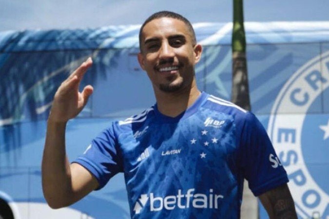 CHRISTIAN - Com um leve toque, tirou Kannemann da jogada no 2 a 0. Ganhou duelos no meio de campo e avolumou o setor na hora da criação. Só pecou uma vez que chegou atrasado para ser punido com o amarelo - NOTA: 7,5 - Foto: Gustavo Aleixo/Cruzeiro   