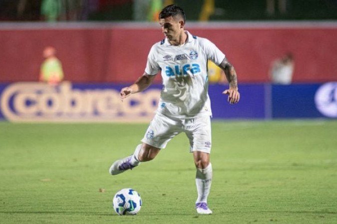 CRISTALDO - Sumido! Não deu o dinamismo que o meio de campo tanto precisava. Sua inoperância irritou demais. Saiu para a entrada de Edenilson - NOTA: ZERO - Foto: Lucas Uebel/Grêmio 