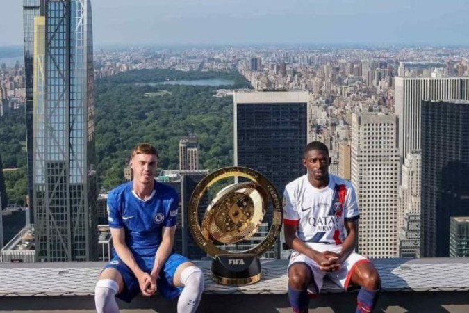 Palmer e Dembele recriam foto icônica para a decisão do Mundial de Clubes -  (crédito: Divulgação/Fifa)