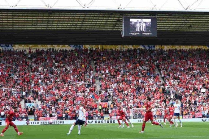 Liverpool entrou em campo pela primeira vez após a morte de Diogo Jota - (crédito: Ben Roberts Photo/Getty Images) Liverpool entrou em campo pela primeira vez após a morte de Diogo Jota - (crédito: Ben Roberts Photo/Getty Images)