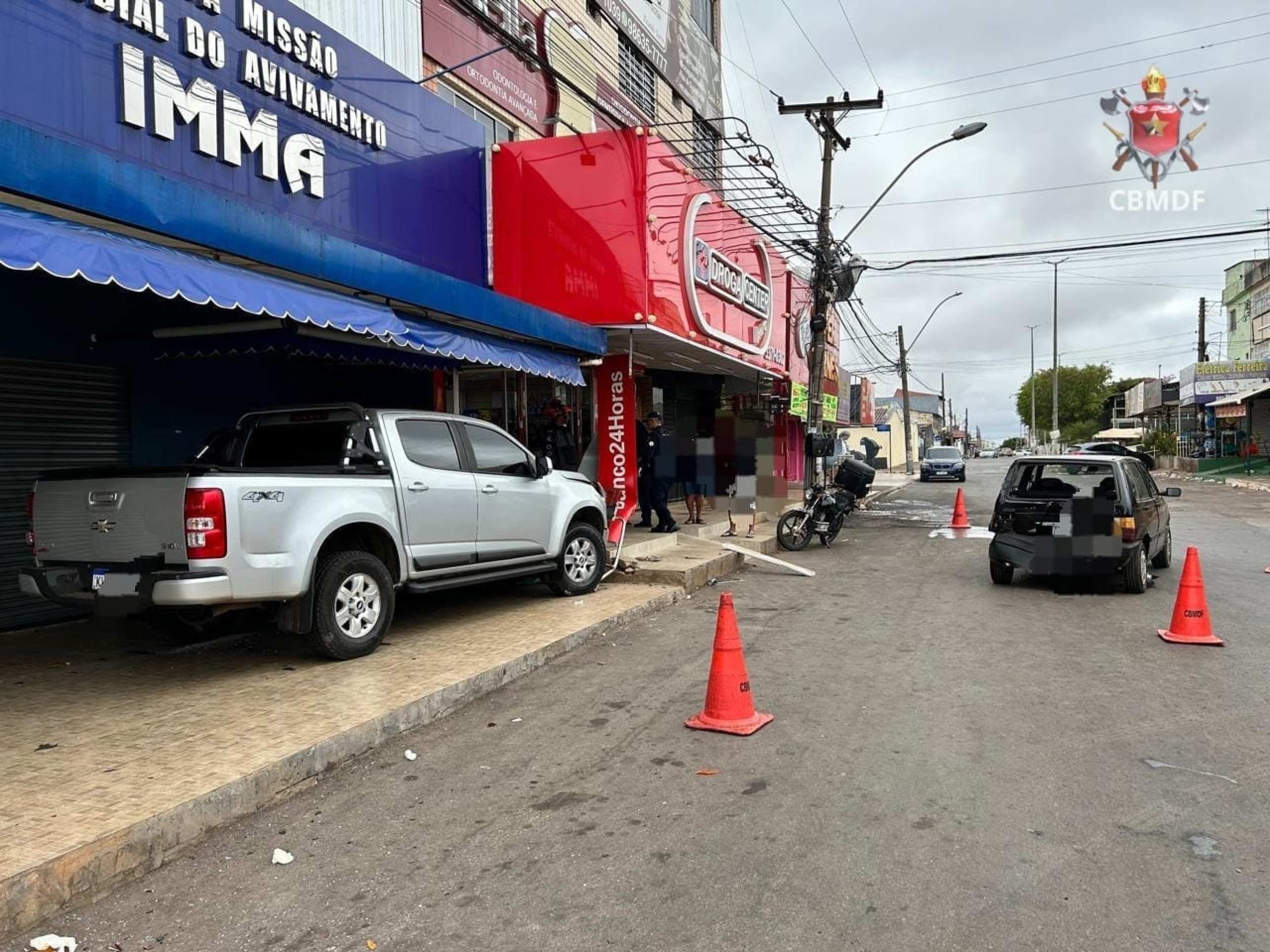 Motorista da caminhonete teve ferimentos leves e foi encaminhado ao Hospital de Ceilândia