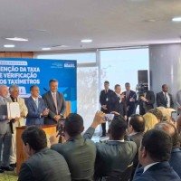 Após cerimônia no Planalto, Rui Costa, falou a jornalistas que Executivo não voltará atrás no decreto do IOF -  (crédito: Francisco Artur de Lima/CB)