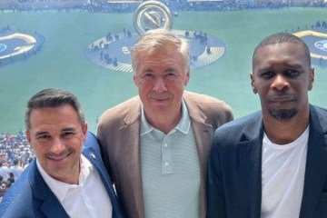 Carlo Ancelotti ao lado de Rodrigo Caetano e Juan na decisão do Mundial de Clubes, nos EUA -  (crédito: Foto: Divulgação/Instagram/@mrancelotti)