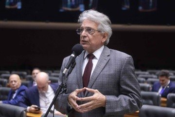 A medida, segundo o deputado Pauderney Avelino (União-AM), não muda o teor da matéria, mas reorganiza os artigos com relação ao saneamento básico -  (crédito: Bruno Spada/Câmara dos Deputados)