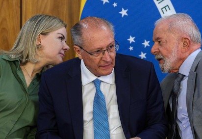 Gleisi é pré-candidata ao Senado pelo PT no Paraná e Alckmin foi confirmado como vice-presidente do presidente Luiz Inácio Lula da Silva na chapa pela reeleição -  (crédito:  Valter Campanato/Agência Brasil) -Gleisi é pré-candidata ao Senado pelo PT no Paraná e Alckmin foi confirmado como vice-presidente do presidente Luiz Inácio Lula da Silva na chapa pela reeleição -  (crédito:  Valter Campanato/Agência Brasil)