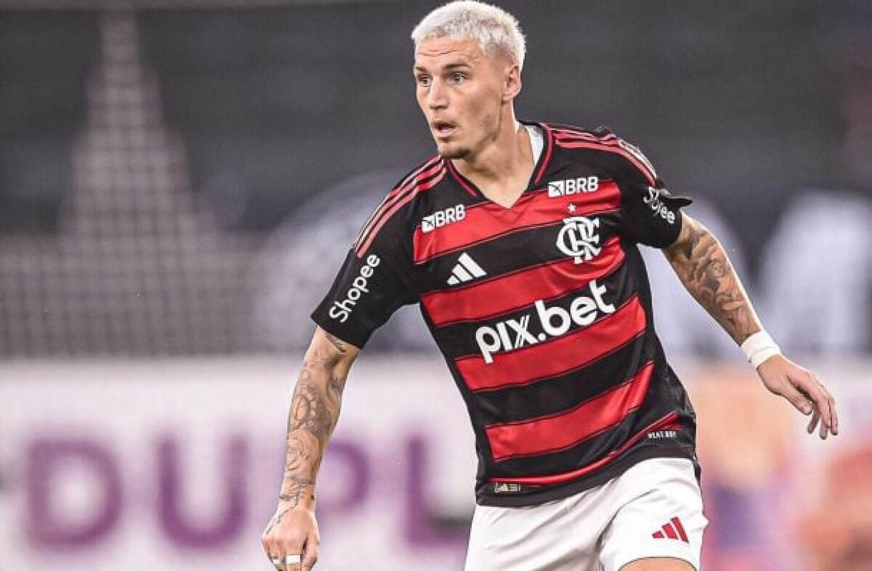 Improvisado, Varela deve virar titular na lateral esquerda do Flamengo