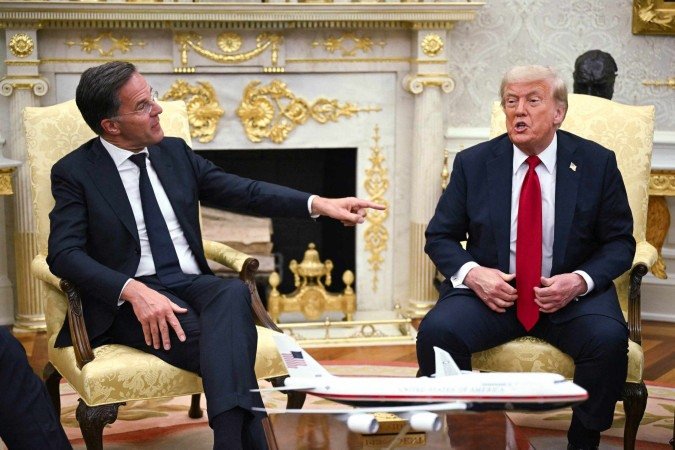 Donald Trump e o secretário-geral da Otan, Mark Rutte, no Salão Oval da Casa Branca em 14 de julho de 2025       -  (crédito: ANDREW CABALLERO-REYNOLDS/AFP)