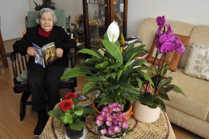 Dona Corina acredita que a f&eacute; &eacute; um combust&iacute;vel para uma vida longeva