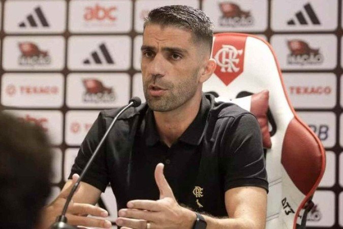 Alfredo Almeida em sua apresentação no Flamengo  -  (crédito: Foto: Gilvan de Souza/Flamengo)