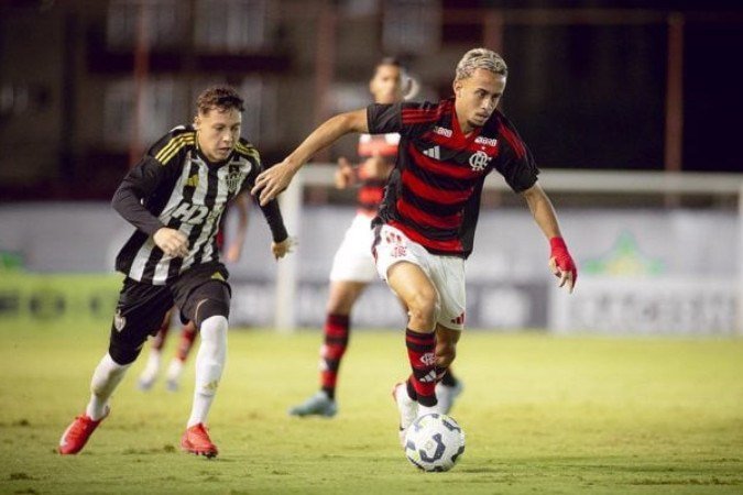Matheus Gonçaves foi escalado no time Sub-20, reforçando o Flamengo em duelo pelo Brasileirão da categoria - (crédito: Foto: Adriano Fontes/Flamengo) Matheus Gonçaves foi escalado no time Sub-20, reforçando o Flamengo em duelo pelo Brasileirão da categoria - (crédito: Foto: Adriano Fontes/Flamengo)