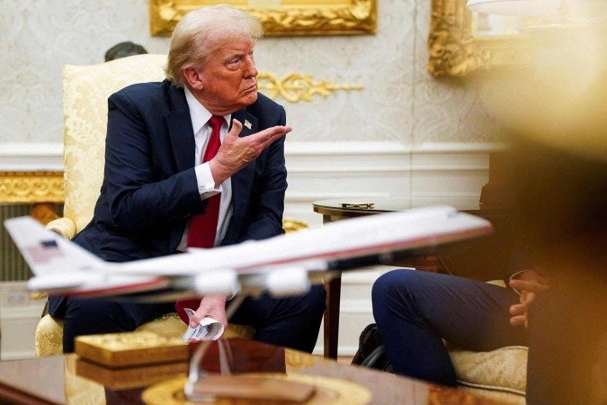 O secretário-geral da Otan, Mark Rutte (esq.) informou que os europeus pagarão pelas armas americanas à Ucrânia - (crédito: Reuters) O secretário-geral da Otan, Mark Rutte (esq.) informou que os europeus pagarão pelas armas americanas à Ucrânia - (crédito: Reuters)