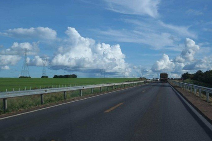 BR 060 está parcialmente interditada para retirada de um painel com risco de queda - (crédito: Reprodução/gov) BR 060 está parcialmente interditada para retirada de um painel com risco de queda - (crédito: Reprodução/gov)