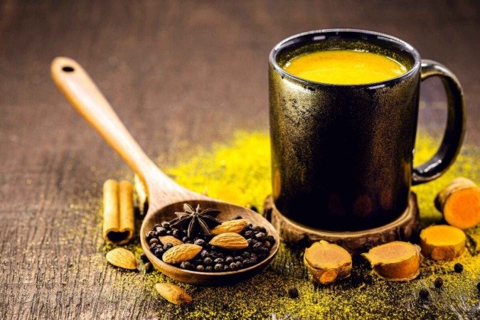 Golden milk com cúrcuma (Imagem: RHJPhtotos | Shutterstock) - (crédito: EdiCase) Golden milk com cúrcuma (Imagem: RHJPhtotos | Shutterstock) - (crédito: EdiCase)