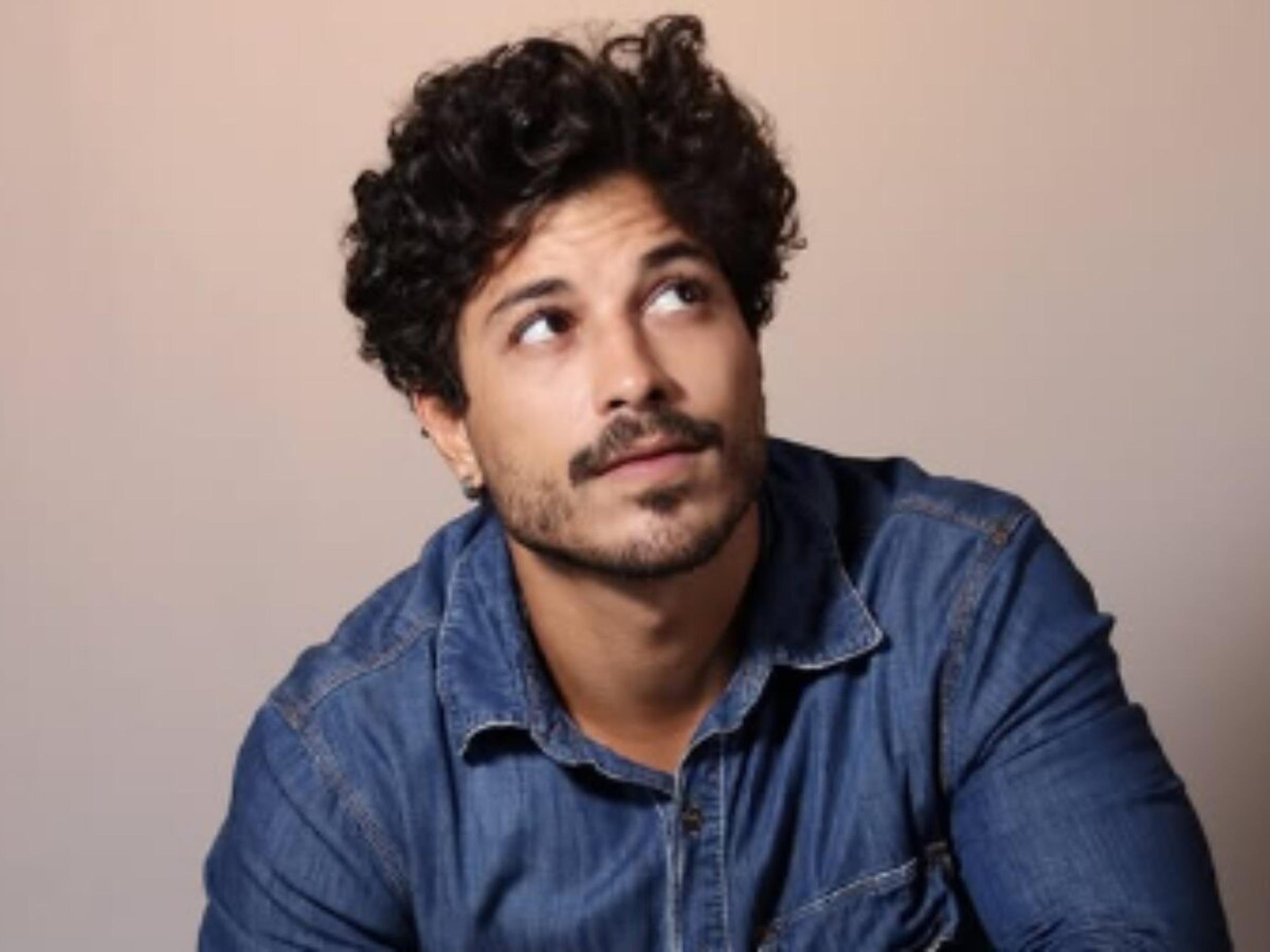 Douglas Sampaio conta que já ficou com homem: ‘Acham a coisa mais absurda’ -  (crédito: Observatorio dos Famosos)