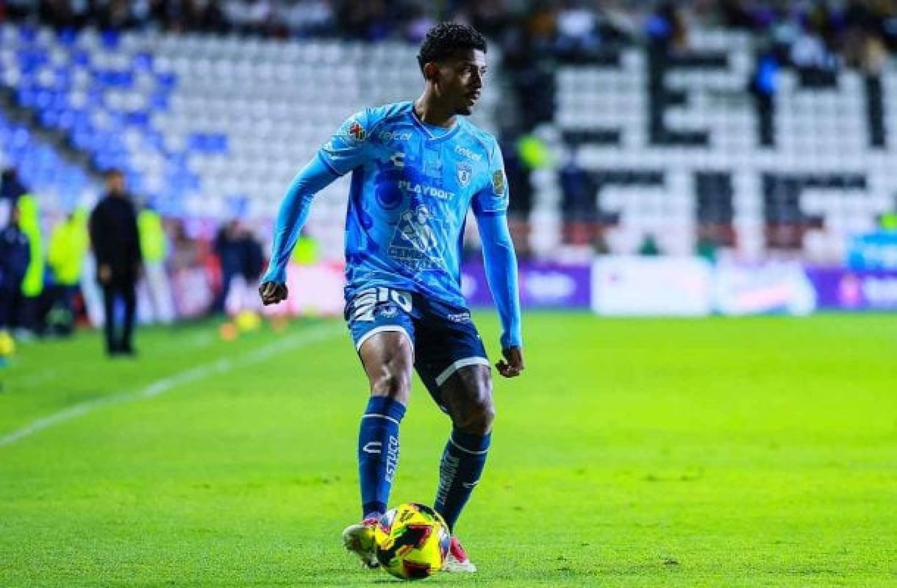 Fluminense encaminha retorno do atacante John Kennedy