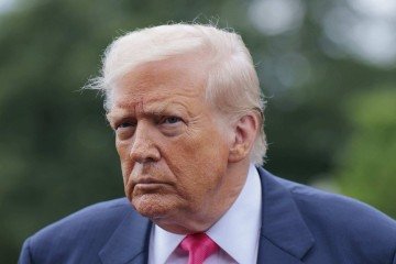  WASHINGTON, DC - JULY 15: U.S. President Donald Trump speaks to the media as he departs the White House on July 15, 2025 in Washington, DC. Trump is traveling to Pittsburgh, Pennsylvania, to speak at an artificial intelligence and energy summit.   Anna Moneymaker/Getty Images/AFP (Photo by Anna Moneymaker / GETTY IMAGES NORTH AMERICA / Getty Images via AFP)
       -  (crédito:  Getty Images via AFP)