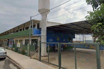 Porteiro é suspeito de estupra aluna de escola municipal em Esmeraldas -  (crédito: Reprodução/ Google Street view)