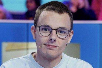 Émilien venceu 646 vezes consecutivas o programa 'Les 12 Coups de Midi', da TF1 - (crédito: TF1 / reprodução) Émilien venceu 646 vezes consecutivas o programa 'Les 12 Coups de Midi', da TF1 - (crédito: TF1 / reprodução)