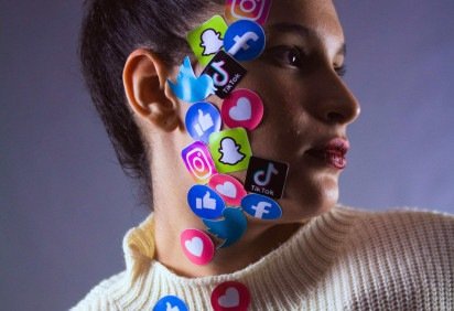 Mulheres que deram uma pausa no uso das redes sociais apresentaram melhoras na autoestima  -  (crédito: Pexels)