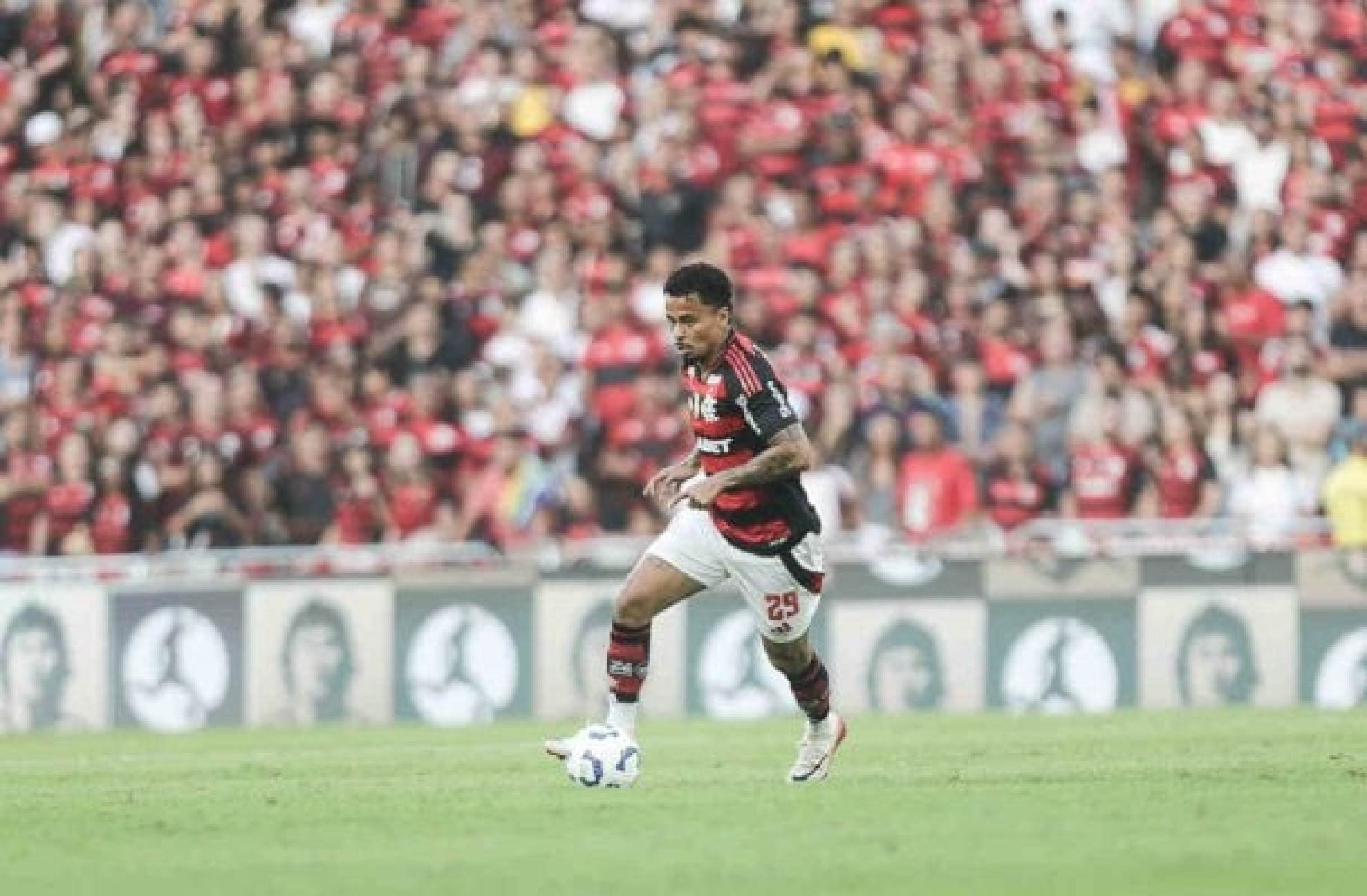 Allan aproveita chance e pode ter sequência de jogos no Flamengo Allan aproveita chance e pode ter sequência de jogos no Flamengo