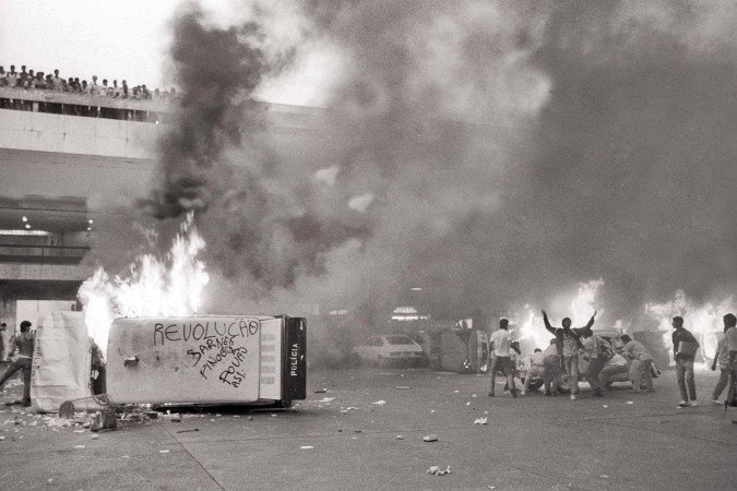 Foto de Kim Ir-Sen dos protestos na Rodoviária  contra o Plano Cruzado 
em 1986, que integra exposição na galeria 
do Cine Cultura