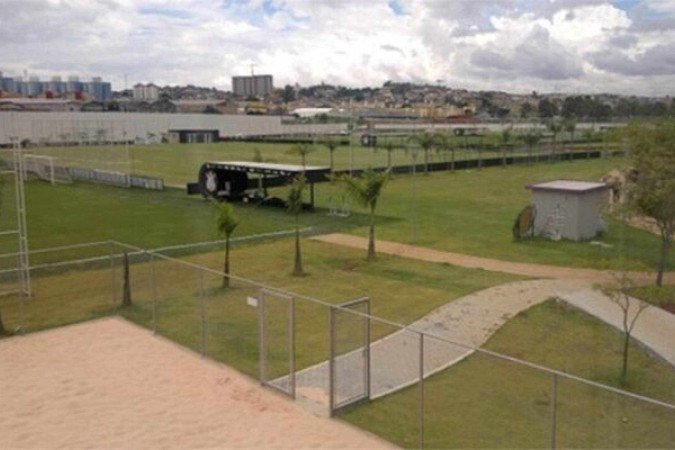 Torcedores vão ao CT do Timão conversar com os jogadores - (crédito: Foto: divulgação Corinthians ) Torcedores vão ao CT do Timão conversar com os jogadores - (crédito: Foto: divulgação Corinthians )