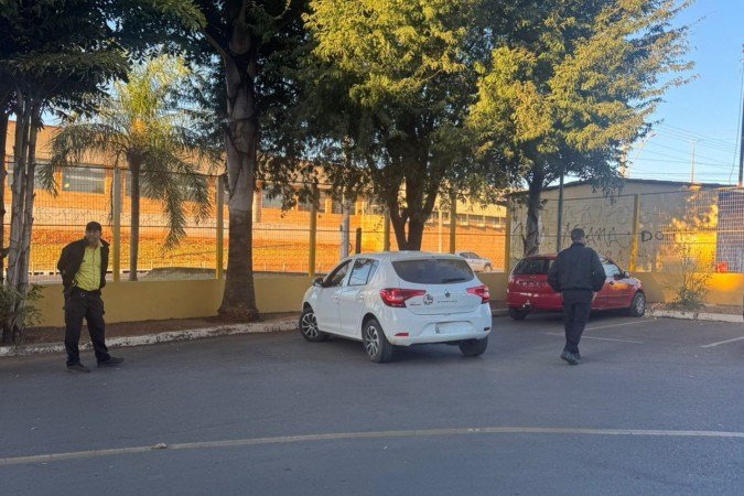 Mulher foi abordada e multada por agentes da unidade - (crédito: Divulgação/Detran-DF) Mulher foi abordada e multada por agentes da unidade - (crédito: Divulgação/Detran-DF)