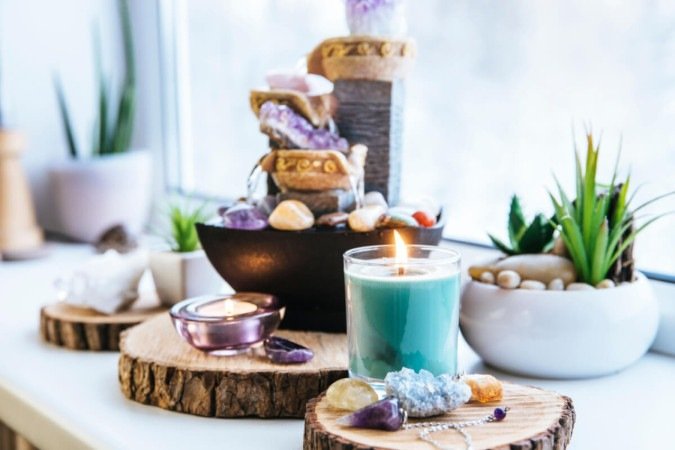 Cristais na decoração ajudam a equilibrar a energia da casa (Imagem: FotoHelin | Shutterstock) - (crédito: EdiCase) Cristais na decoração ajudam a equilibrar a energia da casa (Imagem: FotoHelin | Shutterstock) - (crédito: EdiCase)