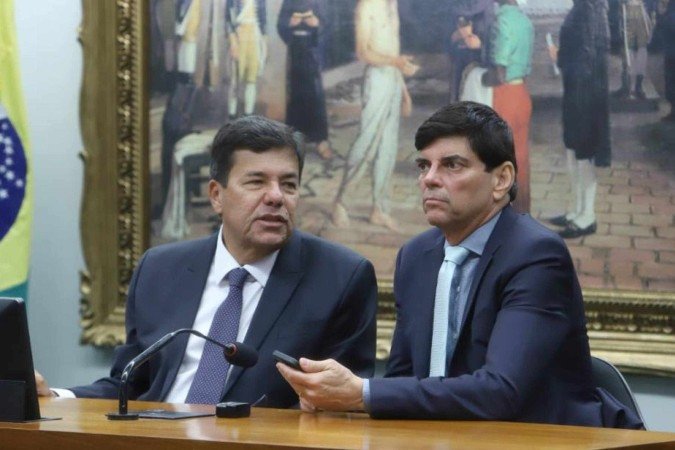 Discussão e votação de propostas legislativas. Dep. Mendonça Filho (UNIÃO - PE) (direita) e Dep. Claudio Cajado (PP - BA) (esquerda) - (crédito: Antonio Araújo / Câmara dos Deputados) Discussão e votação de propostas legislativas. Dep. Mendonça Filho (UNIÃO - PE) (direita) e Dep. Claudio Cajado (PP - BA) (esquerda) - (crédito: Antonio Araújo / Câmara dos Deputados)