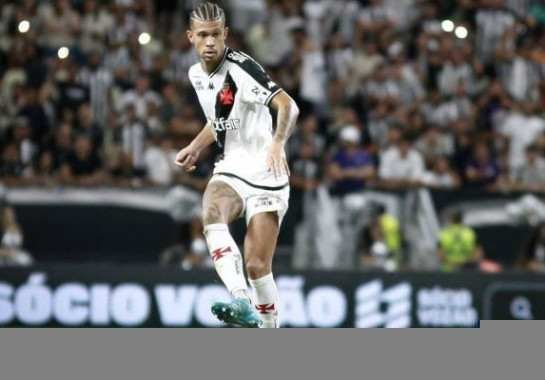 JOÃO VICTOR - Inseguro durante os 90 minutos. Batido por Guagua no 1 a 0, desistiu de buscar o rebote. Estático na defesa, levou um vareio e perdeu várias bolas pelo alto. Ficou sem reação em todos os gols - NOTA: ZERO - Foto: Matheus Lima/Vasco  