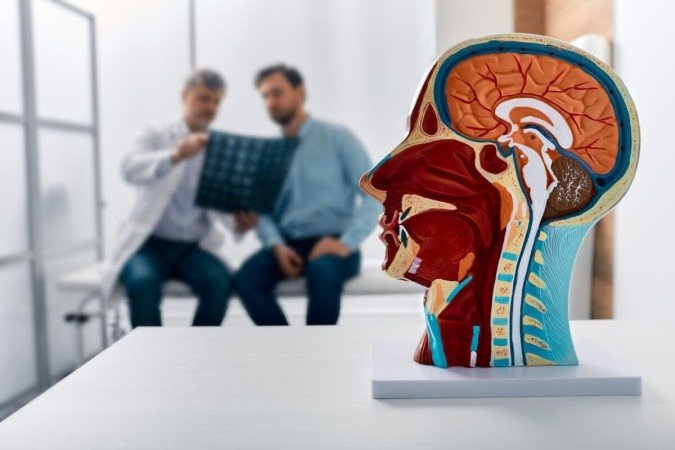 Os tumores de cabeça e pescoço podem atingir diferentes regiões e, muitas vezes, começam com sintomas discretos (Imagem: Peakstock | Shutterstock) - (crédito: EdiCase) Os tumores de cabeça e pescoço podem atingir diferentes regiões e, muitas vezes, começam com sintomas discretos (Imagem: Peakstock | Shutterstock) - (crédito: EdiCase)
