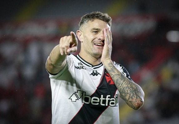 VEGETTI - Deve estar há 180 minutos sem tocar na bola, que se recusou a encontrá-lo, em Quito. Recuado e sumido, não conseguiu acompanhar Carabajal no gol dos equatorianos. Saiu, no fim, para a entrada de Paulinho - NOTA: 1,0 - Foto: Matheus Lima/Vasco 