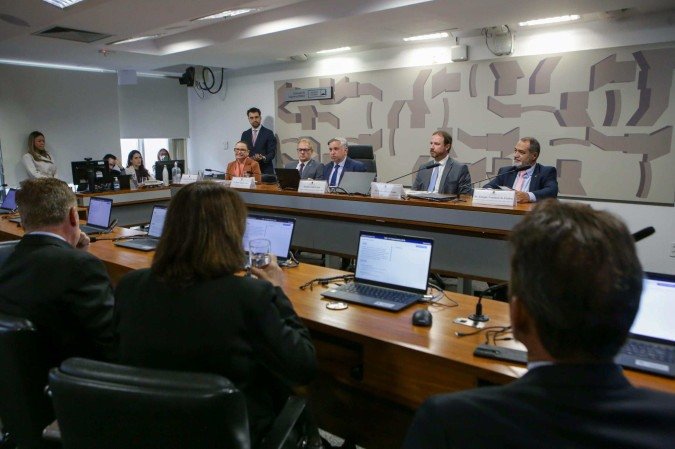 Audiência no Senado discutiu a PEC do Fundo Constitucional com foco na segurança - (crédito: Divulgação/Izalci) Audiência no Senado discutiu a PEC do Fundo Constitucional com foco na segurança - (crédito: Divulgação/Izalci)