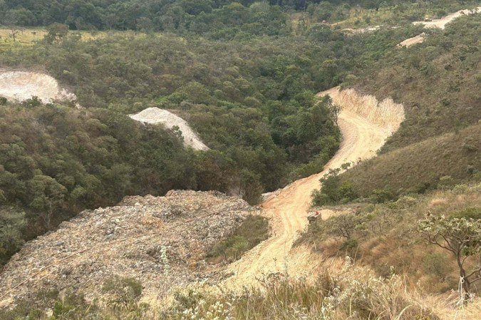 Via construída para retirar o lixo é de aproximadamente 5km - (crédito: Semad/Divulgação) Via construída para retirar o lixo é de aproximadamente 5km - (crédito: Semad/Divulgação)