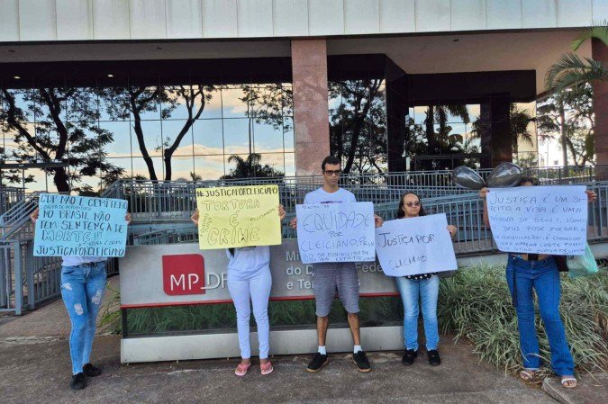 Família de jovem morto na Papuda convoca ato por justiça - (crédito: Marcelo Thompson Flores/ CB.Press) Família de jovem morto na Papuda convoca ato por justiça - (crédito: Marcelo Thompson Flores/ CB.Press)