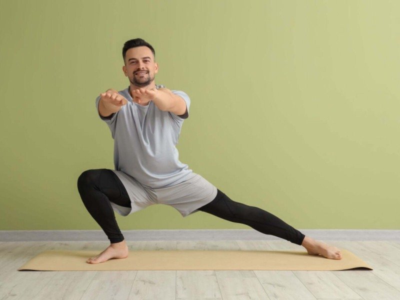 Yoga ajuda homens a lidar melhor com o estresse e o medo de cuidar da própria saúde