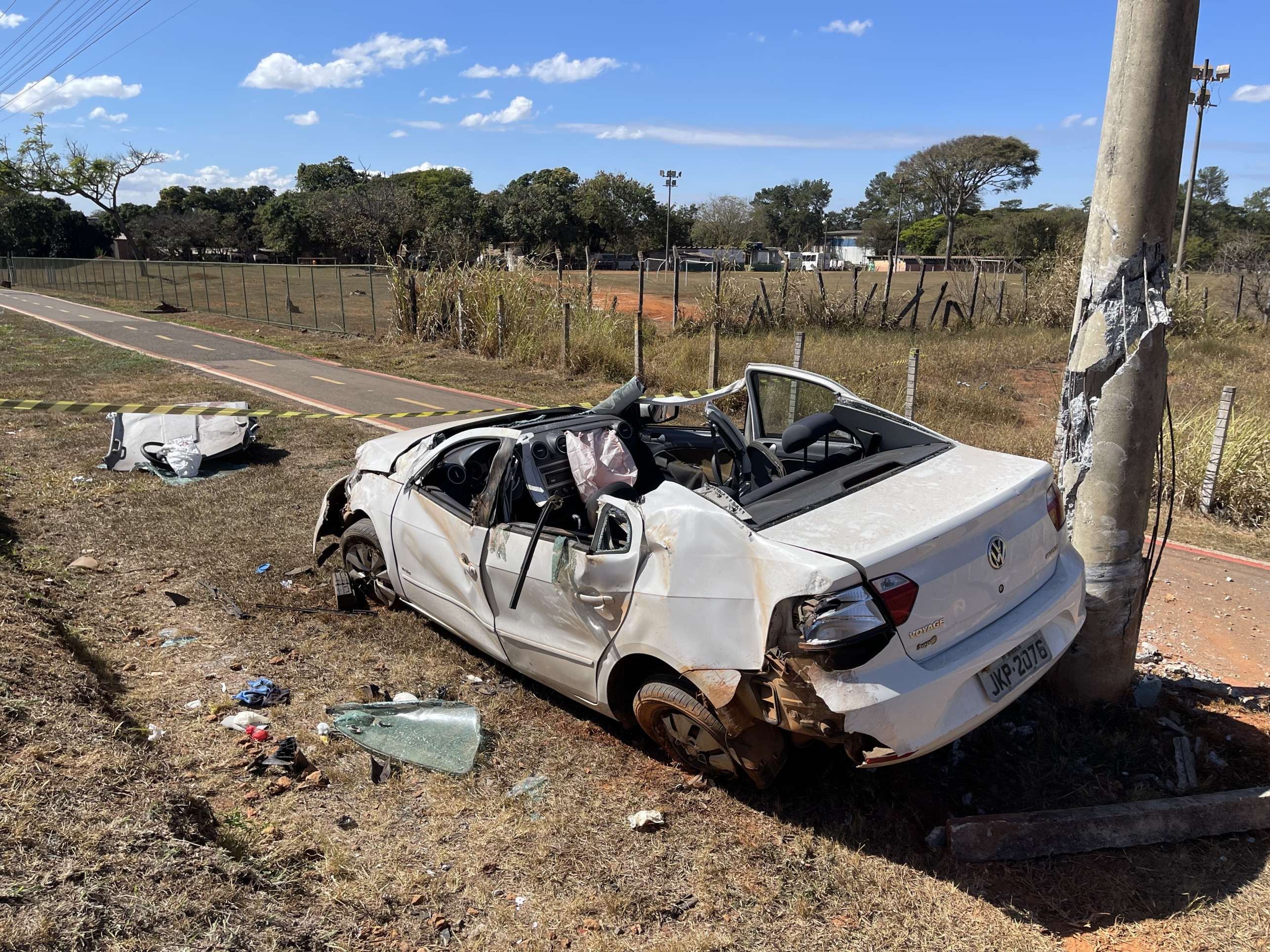 Motorista sofre capotagem e fica gravemente ferido na L4 Sul