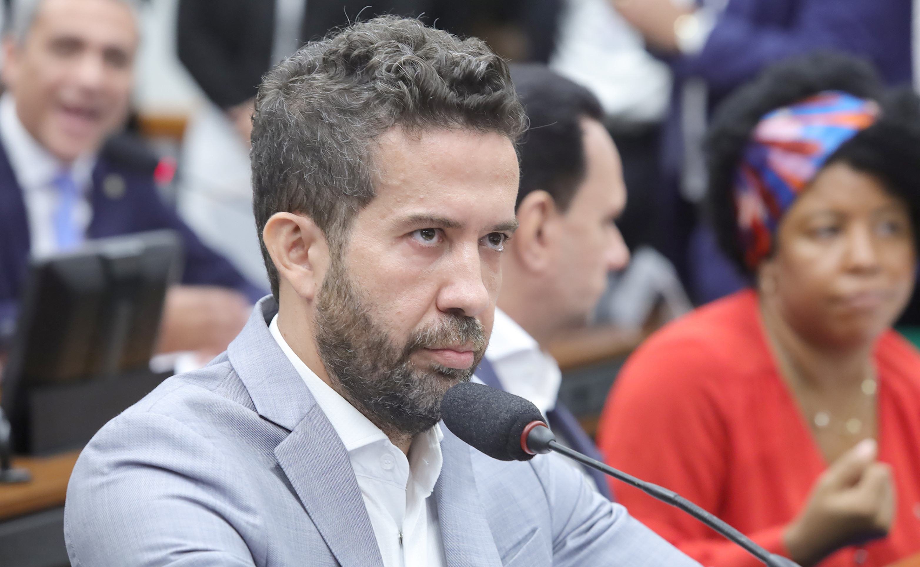 Novo boletim médico atualiza estado de saúde de Janones