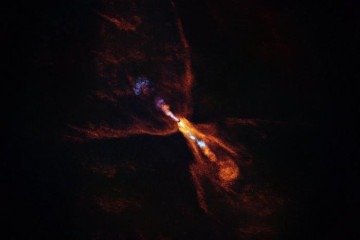 Esta é a HOPS-315, uma estrela bebê onde astrônomos observaram evidências dos estágios iniciais da formação planetária -  (crédito:  ALMA(ESO/NAOJ/NRAO)/M. McClure e)